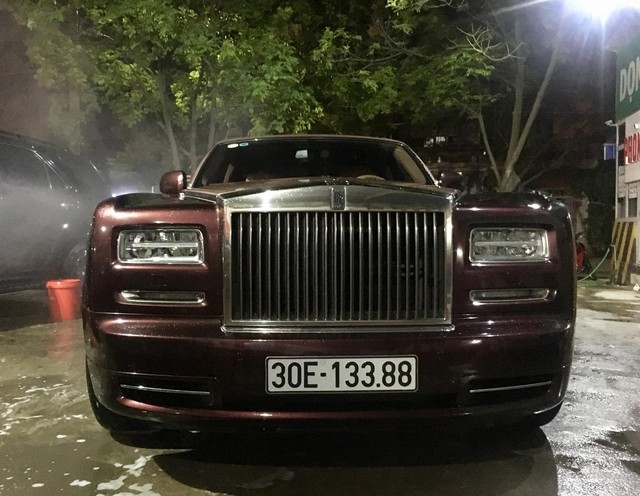 Rolls-Royce Phantom Lửa Thiêng và Maybach 62S của đại gia Hà Nội ngao du tại Huế - Ảnh 1. Rolls-Royce Phantom Lửa Thiêng và Maybach 62S của đại gia Hà Nội ngao du tại Huế - Ảnh 1.