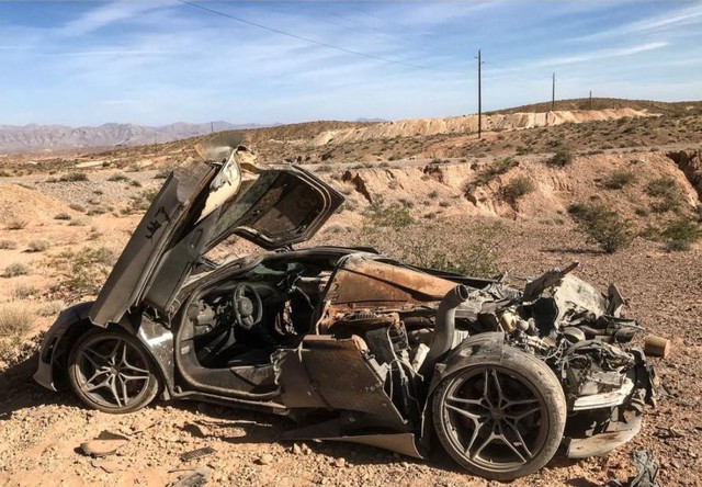 Chiếc McLaren 300.000 USD nằm chỏng chơ giữa sa mạc không ai tới nhận - Ảnh 1.