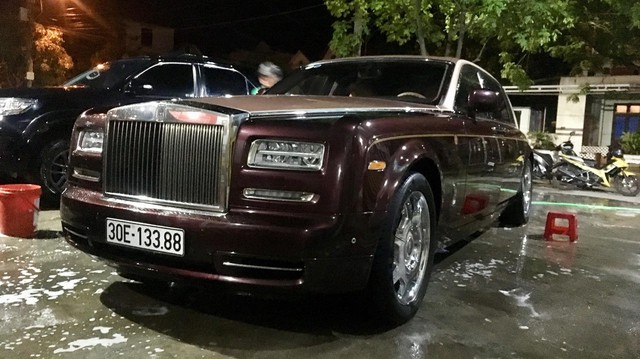 Rolls-Royce Phantom Lửa Thiêng và Maybach 62S của đại gia Hà Nội ngao du tại Huế