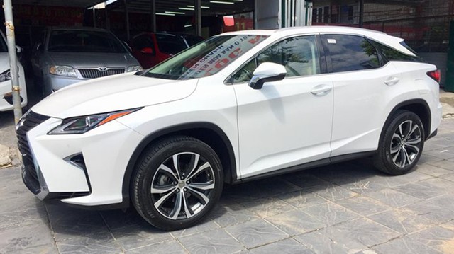 Lăn bánh 15.000km, Lexus RX 200t 2016 được rao bán lại giá ngang khi mua mới