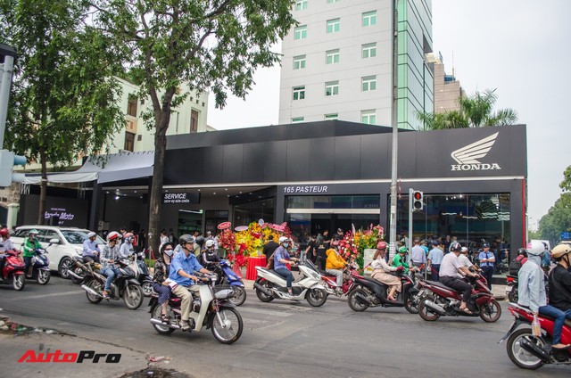 Honda khai trương đại lý, mở bán hàng loạt mô tô phân khối lớn tại Việt Nam - Ảnh 5.