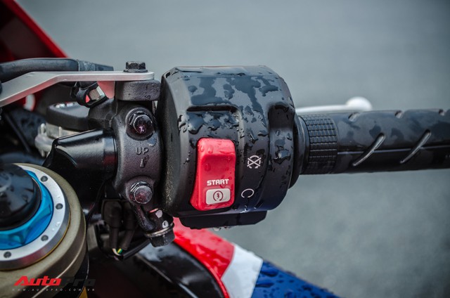 Honda CBR1000RR Fireblade SP chính hãng giá gần 680 triệu đồng cho biker Việt - Ảnh 12. Honda CBR1000RR Fireblade SP chính hãng giá gần 680 triệu đồng cho biker Việt - Ảnh 12.