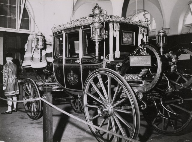 Những dòng xe được sử dụng trong đám cưới hoàng gia Anh - Ảnh 4.