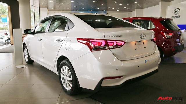 Cùng giá 499 triệu đồng, chọn Kia Cerato SMT hay Hyundai Accent AT? - Ảnh 12. Cùng giá 499 triệu đồng, chọn Kia Cerato SMT hay Hyundai Accent AT? - Ảnh 12.