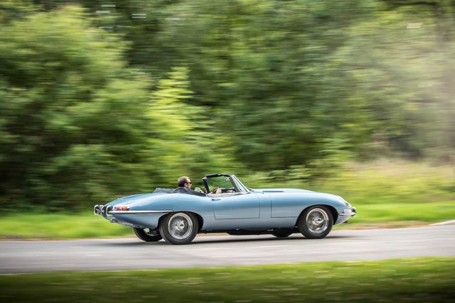 Chiếc Jaguar xuất hiện bất ngờ tại lễ cưới hoàng gia Anh có gì đặc biệt? - Ảnh 3.