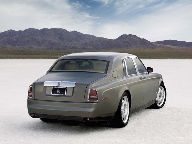 Không đủ tiền mua Rolls-Royce Cullinan thì đây là 5 lựa chọn rẻ hơn - Ảnh 8. Không đủ tiền mua Rolls-Royce Cullinan thì đây là 5 lựa chọn rẻ hơn - Ảnh 8.