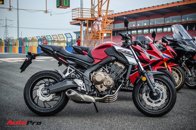 Honda CB650F giá 226 triệu đồng có gì để thuyết phục biker Việt? - Ảnh 11. Honda CB650F giá 226 triệu đồng có gì để thuyết phục biker Việt? - Ảnh 11.