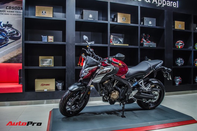 Honda CB650F giá 226 triệu đồng có gì để thuyết phục biker Việt? - Ảnh 1. Honda CB650F giá 226 triệu đồng có gì để thuyết phục biker Việt? - Ảnh 1.