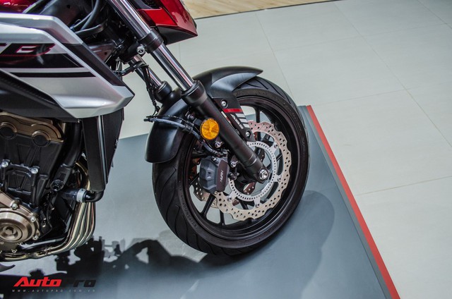 Honda CB650F giá 226 triệu đồng có gì để thuyết phục biker Việt? - Ảnh 6. Honda CB650F giá 226 triệu đồng có gì để thuyết phục biker Việt? - Ảnh 6.