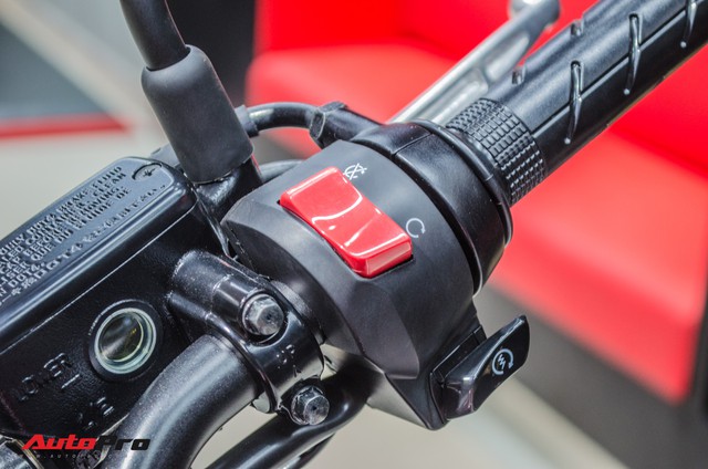 Honda CB650F giá 226 triệu đồng có gì để thuyết phục biker Việt? - Ảnh 5. Honda CB650F giá 226 triệu đồng có gì để thuyết phục biker Việt? - Ảnh 5.