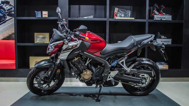 Honda CB650F giá 226 triệu đồng có gì để thuyết phục biker Việt?
