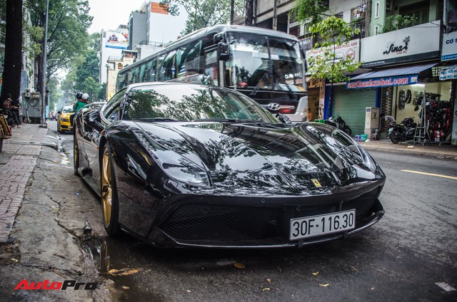 Ferrari 488 GTB màu đen biển số Hà Nội di cư vào Sài Gòn dự hành trình Tây Nguyên - Ảnh 2.
