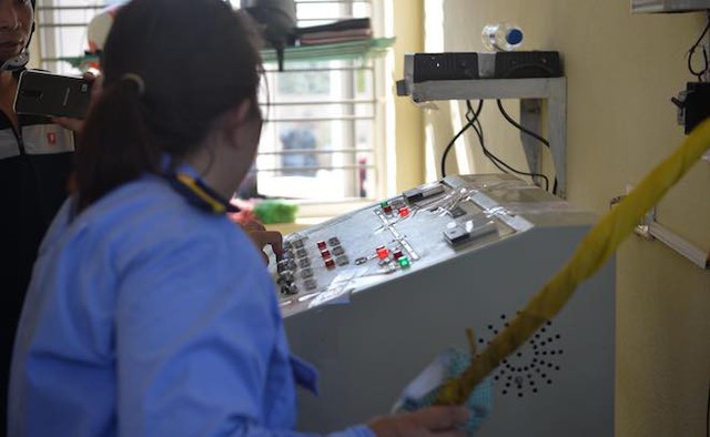 Cận cảnh hàng trăm mét đường ray bị lệch sau vụ tàu hỏa đâm xe ben - Ảnh 17. Cận cảnh hàng trăm mét đường ray bị lệch sau vụ tàu hỏa đâm xe ben - Ảnh 17.