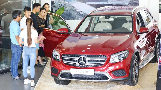 Cuộc đua đơn độc của Mercedes-Benz trên thị trường xe sang Việt Nam