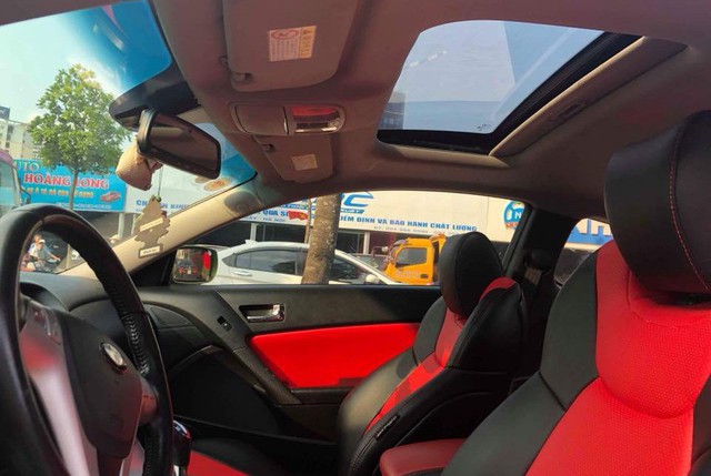 Xe thể thao bình dân Hyundai Genesis độ kiểu Aston Martin giá 485 triệu đồng - Ảnh 8. Xe thể thao bình dân Hyundai Genesis độ kiểu Aston Martin giá 485 triệu đồng - Ảnh 8.