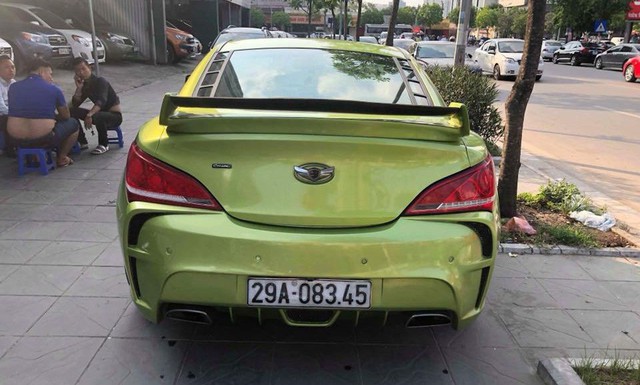Xe thể thao bình dân Hyundai Genesis độ kiểu Aston Martin giá 485 triệu đồng - Ảnh 6. Xe thể thao bình dân Hyundai Genesis độ kiểu Aston Martin giá 485 triệu đồng - Ảnh 6.