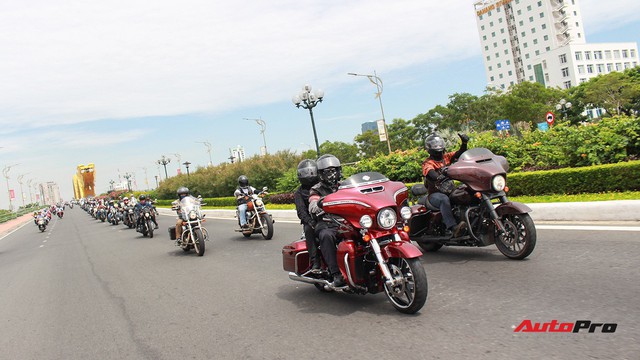 Hơn 100 xe Harley-Davidson bắt đầu khuấy động Đà Nẵng