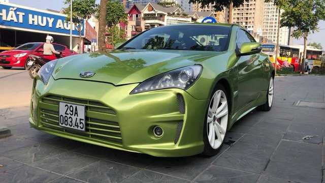 Xe thể thao bình dân Hyundai Genesis độ kiểu Aston Martin giá 485 triệu đồng