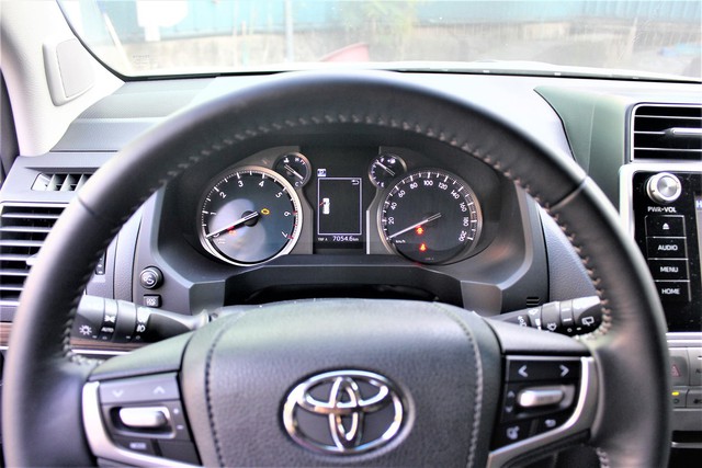 Toyota Land Cruiser Prado VX 2018 bản “full option” chạy lướt 7.000 km giá hơn 2,8 tỷ đồng - Ảnh 9.