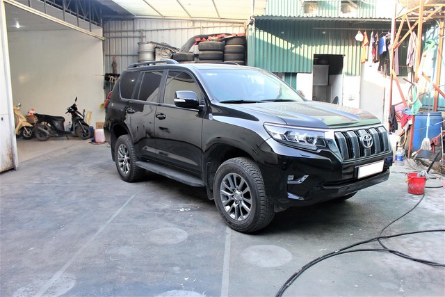 Toyota Land Cruiser Prado VX 2018 bản “full option” chạy lướt 7.000 km giá hơn 2,8 tỷ đồng - Ảnh 1.