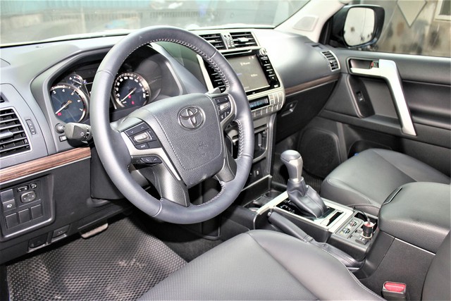 Toyota Land Cruiser Prado VX 2018 bản “full option” chạy lướt 7.000 km giá hơn 2,8 tỷ đồng - Ảnh 7.