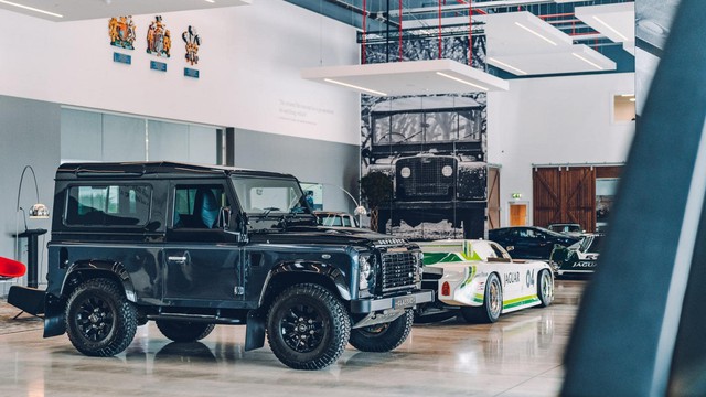 Đây là kho tàng xe cổ bí mật của Jaguar Land Rover - Ảnh 3.