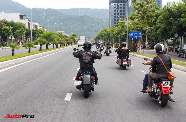 Chùm ảnh hơn 100 xe Harley-Davidson diễu hành, vượt đèo Hải Vân - Ảnh 9.