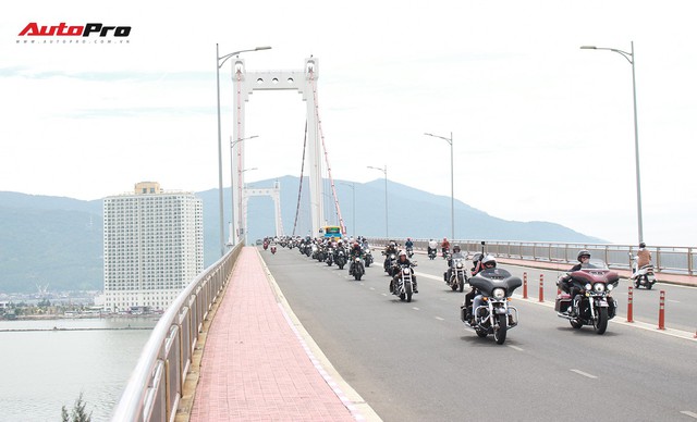 Chùm ảnh hơn 100 xe Harley-Davidson diễu hành, vượt đèo Hải Vân - Ảnh 12.