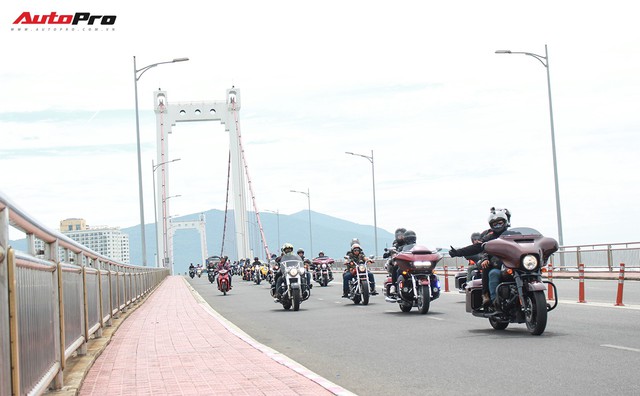 Chùm ảnh hơn 100 xe Harley-Davidson diễu hành, vượt đèo Hải Vân - Ảnh 13.