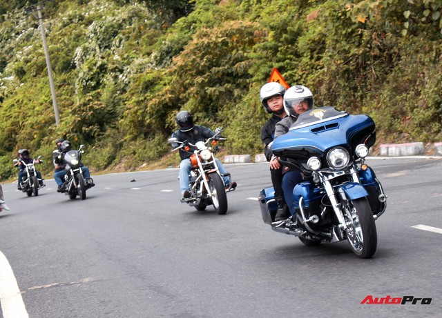 Chùm ảnh hơn 100 xe Harley-Davidson diễu hành, vượt đèo Hải Vân - Ảnh 18.