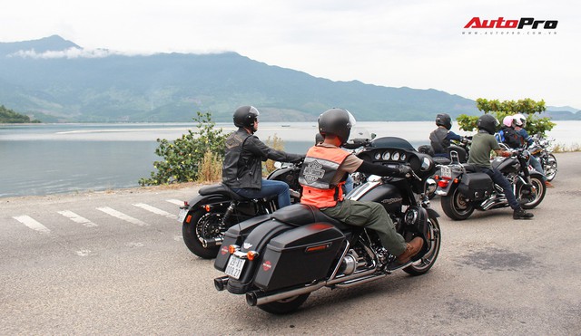 Chùm ảnh hơn 100 xe Harley-Davidson diễu hành, vượt đèo Hải Vân - Ảnh 33.