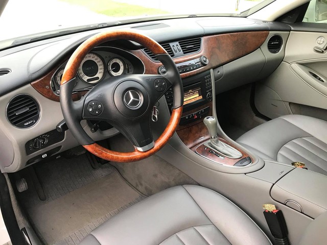 Mercedes-Benz CLS 300 2009 lăn bánh 68.000km rao bán lại giá ngang Toyota Altis - Ảnh 8.