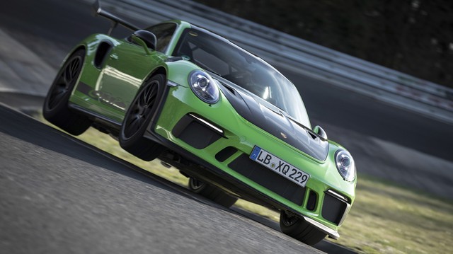 Porsche 911 GT3 RS 2018 giá 14 tỷ lập kỷ lục mới tại trường đua 'địa ngục xanh'