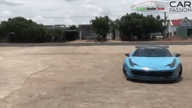 Cường "Đô-la" tiếp tục trổ tài drift Ferrari 458 độ Liberty Walk