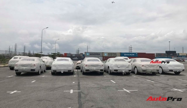 Lamborghini, Bentley lưu cảng vì không có tiền đóng thuế? - Ảnh 4. Lamborghini, Bentley lưu cảng vì không có tiền đóng thuế? - Ảnh 4.