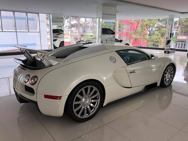 Nóng: Bugatti Veyron đổi màu trắng chính thức lộ diện, sắp về tay ông chủ cafe Trung Nguyên? - Ảnh 5.