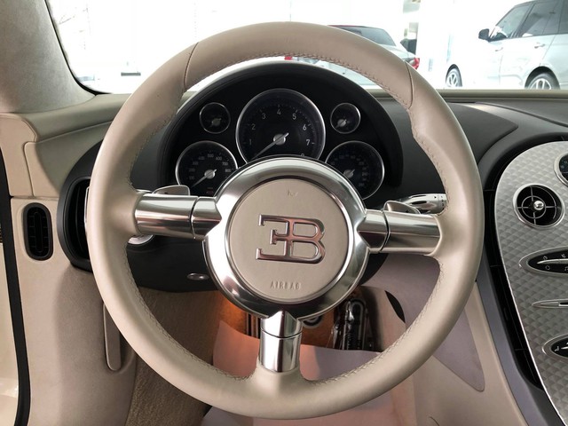 Nóng: Bugatti Veyron đổi màu trắng chính thức lộ diện, sắp về tay ông chủ cafe Trung Nguyên? - Ảnh 10.
