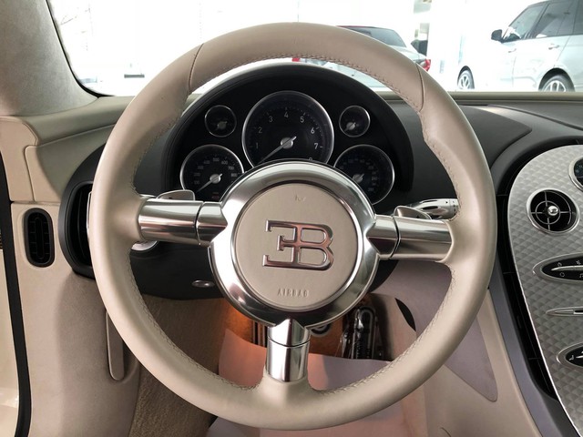 Nóng: Bugatti Veyron đổi màu trắng chính thức lộ diện, sắp về tay ông chủ cafe Trung Nguyên? - Ảnh 10. Nóng: Bugatti Veyron đổi màu trắng chính thức lộ diện, sắp về tay ông chủ cafe Trung Nguyên? - Ảnh 10.