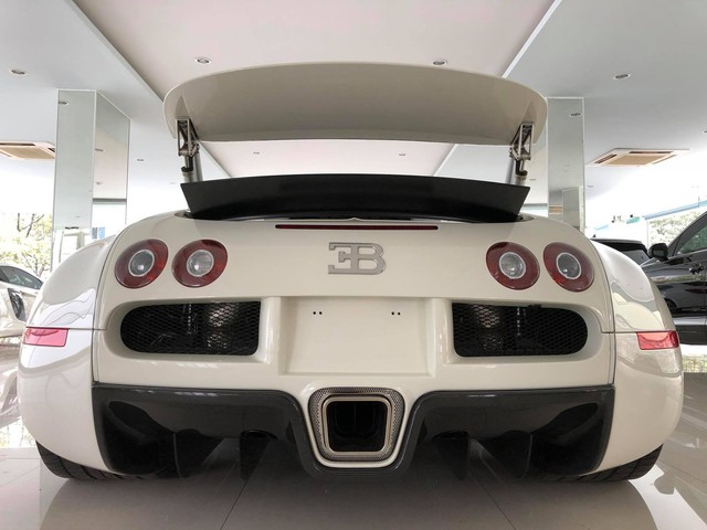 Nóng: Bugatti Veyron đổi màu trắng chính thức lộ diện, sắp về tay ông chủ cafe Trung Nguyên? - Ảnh 6.
