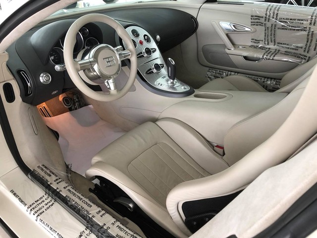 Nóng: Bugatti Veyron đổi màu trắng chính thức lộ diện, sắp về tay ông chủ cafe Trung Nguyên? - Ảnh 11. Nóng: Bugatti Veyron đổi màu trắng chính thức lộ diện, sắp về tay ông chủ cafe Trung Nguyên? - Ảnh 11.