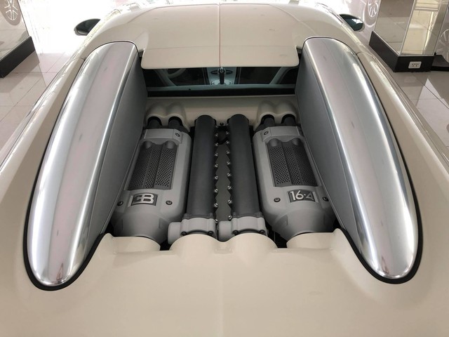 Nóng: Bugatti Veyron đổi màu trắng chính thức lộ diện, sắp về tay ông chủ cafe Trung Nguyên? - Ảnh 13.