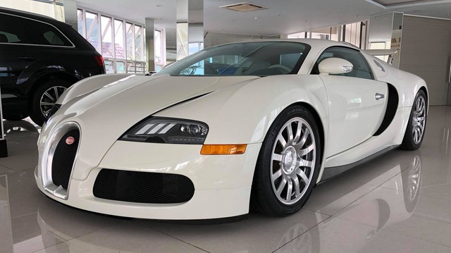 Nóng: Bugatti Veyron đổi màu trắng chính thức lộ diện, sắp về tay ông chủ cafe Trung Nguyên?