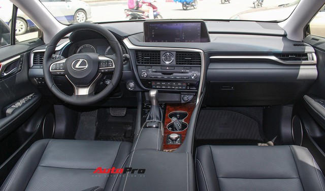 Lexus RX 350L 2018 bản 7 chỗ đầu tiên về Việt Nam, giá gần 4,9 tỷ đồng - Ảnh 5. Lexus RX 350L 2018 bản 7 chỗ đầu tiên về Việt Nam, giá gần 4,9 tỷ đồng - Ảnh 5.