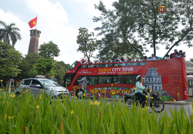 Chính thức khai trương tuyến xe buýt hai tầng mui trần đầu tiên ở Hà Nội: Giá vé 300k/4h - Ảnh 6.