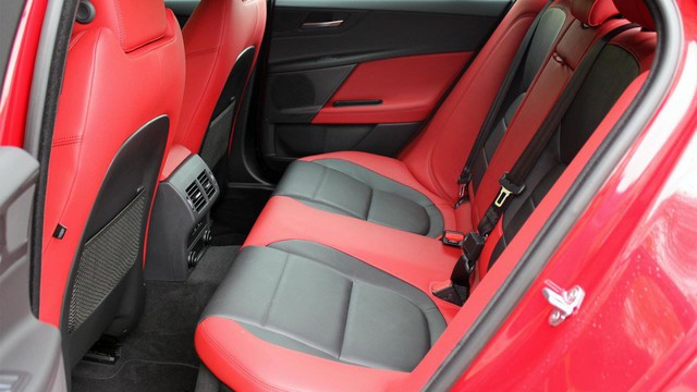 Những điểm cần biết về Jaguar XE S 2018 - Ảnh 4.