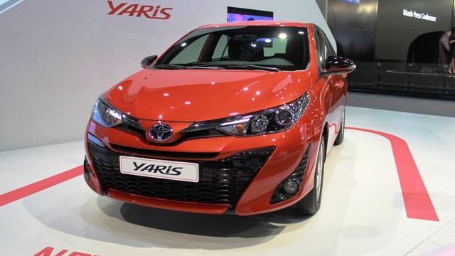 Đại lý Toyota ồ ạt mở đặt cọc hàng loạt xe nhập khẩu giá rẻ mới