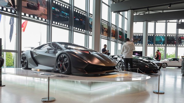 Đại lộ danh vọng dành cho siêu xe Lamborghini từng xuất hiện trên màn ảnh Hollywood