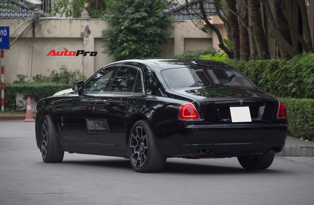 Khám phá chi tiết Rolls-Royce Ghost Black Badge EWB độc nhất Việt Nam - Ảnh 17.