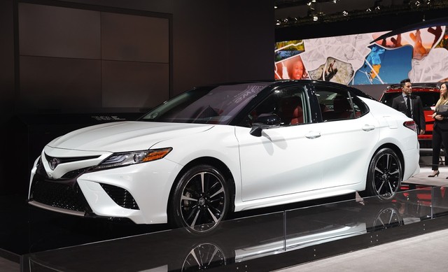 Toyota Camry XSE 2018 bản Mỹ về Việt Nam sẽ có giá dự kiến hơn 2,6 tỷ đồng - Ảnh 4.