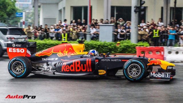 [VIDEO] Xem xe đua F1 tăng tốc trên đường phố Sài Gòn - Ảnh 3.